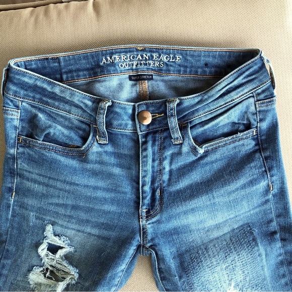 American Eagle Outfitters Ripped & Patched Denim Super Stretch Jegging 4 Short - Picture 7 of 16